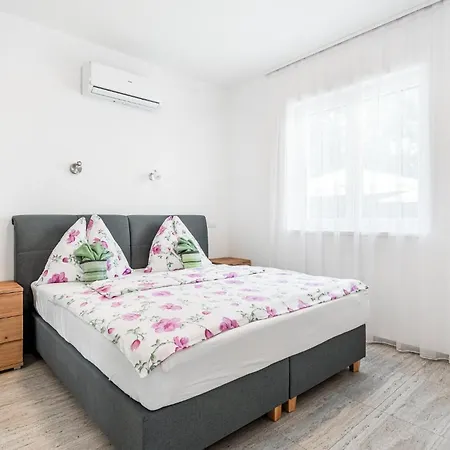 Awesome In With Wifi Apartamento Nedeščina